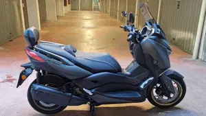 Yamaha X-Max 300 Tech Max (2021 - 24)  (2)