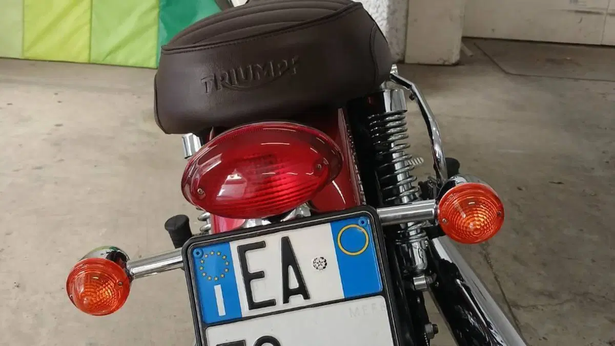 Triumph Bonneville T100 (2008 - 16)  (9)