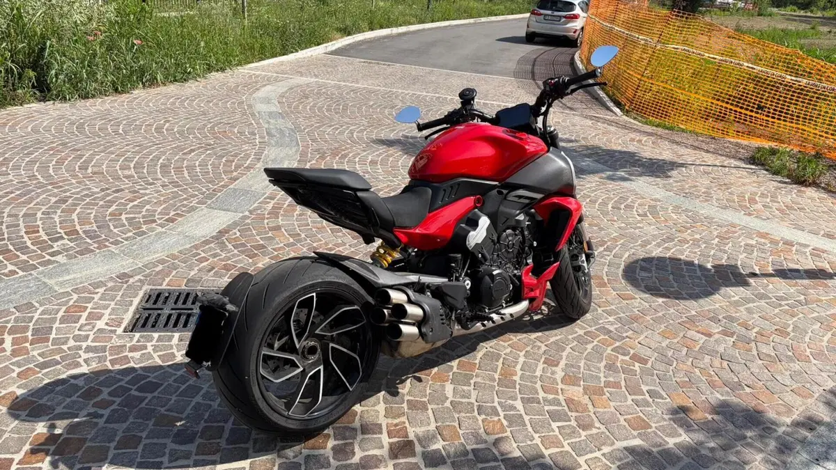 Ducati Diavel V4 (2023 - 26)  (2)