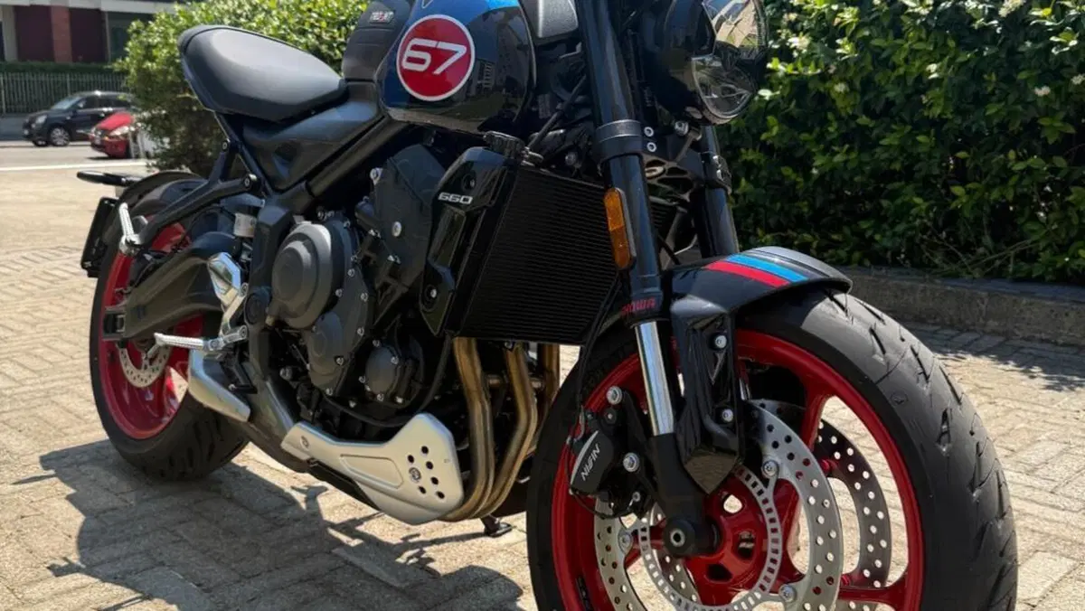 Triumph Trident 660 Triple Tribute Edition (2025 - 26)  (3)