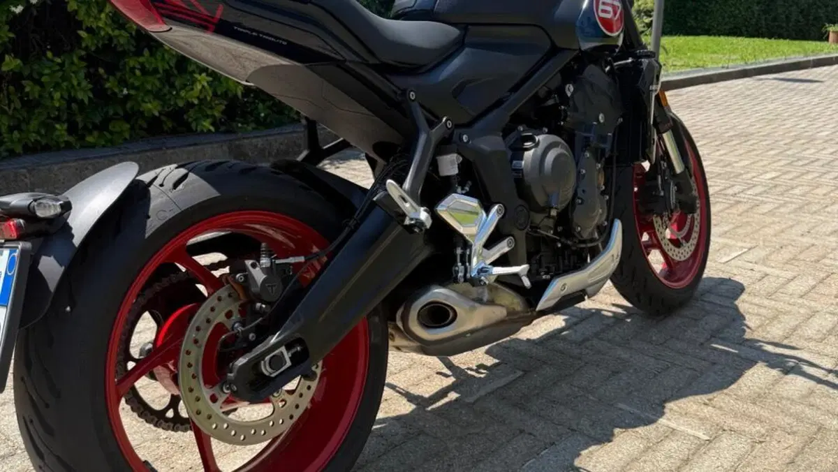 Triumph Trident 660 Triple Tribute Edition (2025 - 26)  (5)