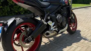 Triumph Trident 660 Triple Tribute Edition (2025 - 26)  (5)