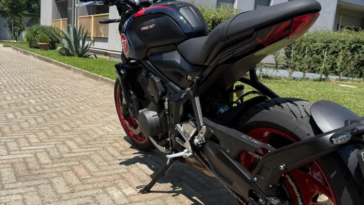 Triumph Trident 660 Triple Tribute Edition (2025 - 26)  (6)