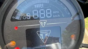 Triumph Trident 660 Triple Tribute Edition (2025 - 26)  (7)