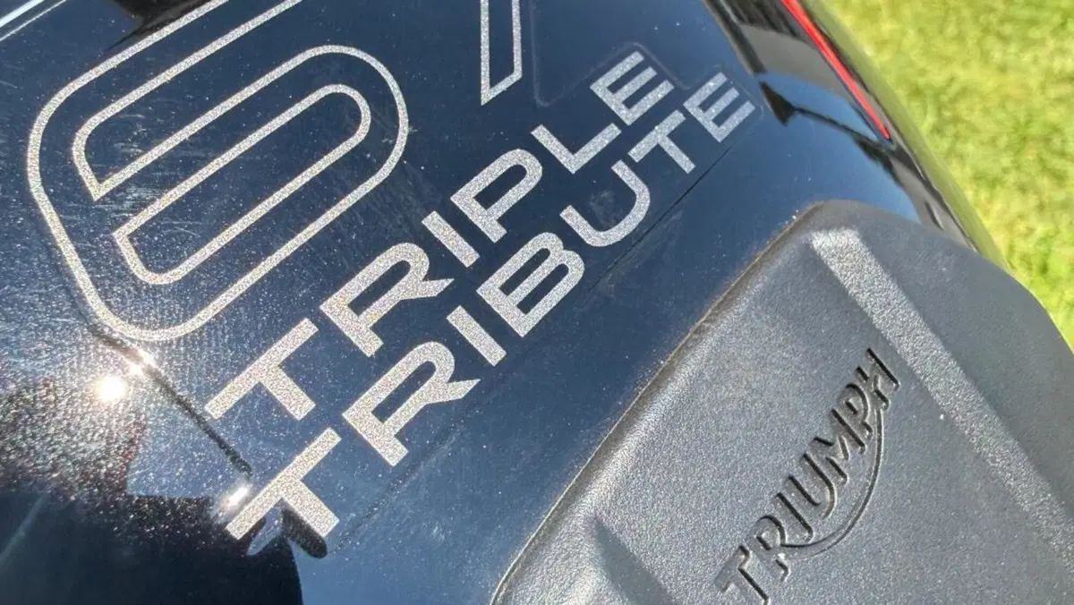 Triumph Trident 660 Triple Tribute Edition (2025 - 26)  (10)
