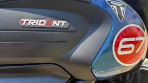 Triumph Trident 660 Triple Tribute Edition (2025 - 26)  (12)