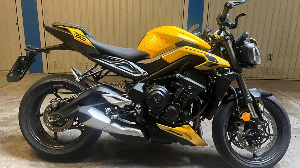 Triumph Street Triple 765 RS (2023 - 26)  (2)