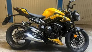 Triumph Street Triple 765 RS (2023 - 26)  (2)