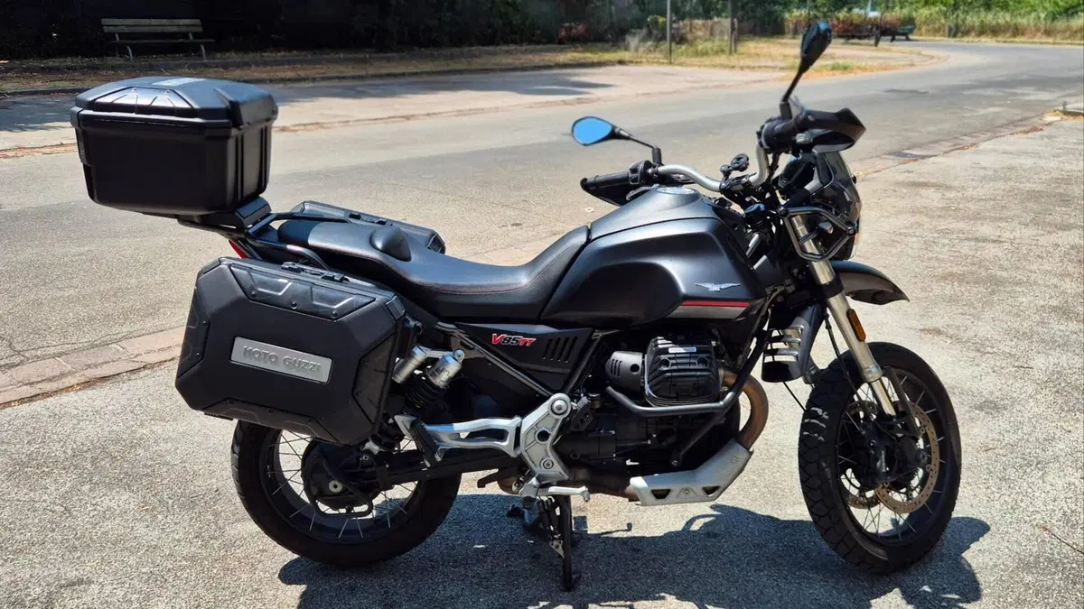 Moto Guzzi V85 TT (2021 - 23)  (2)