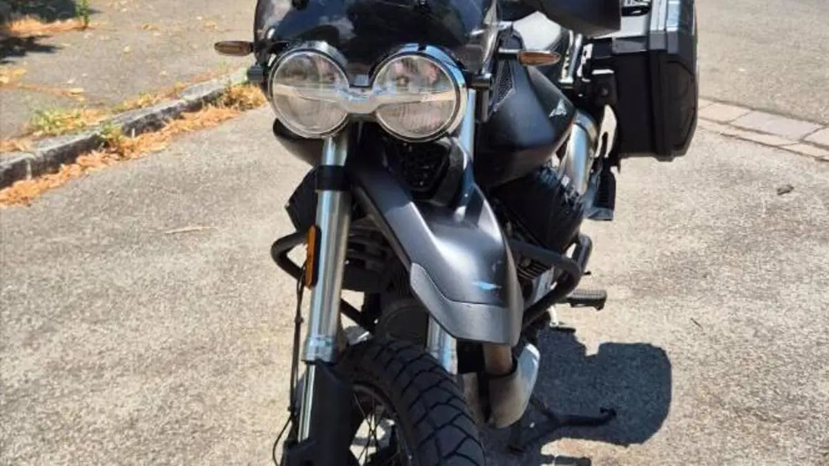 Moto Guzzi V85 TT (2021 - 23)  (3)