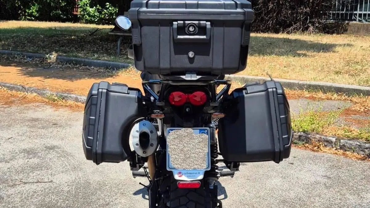 Moto Guzzi V85 TT (2021 - 23)  (4)