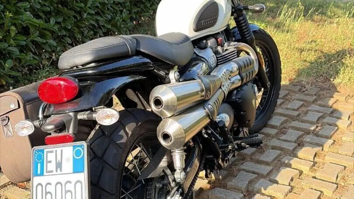 Triumph Street Scrambler 900 (2021 - 22)  (2)