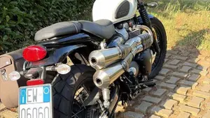 Triumph Street Scrambler 900 (2021 - 22)  (2)