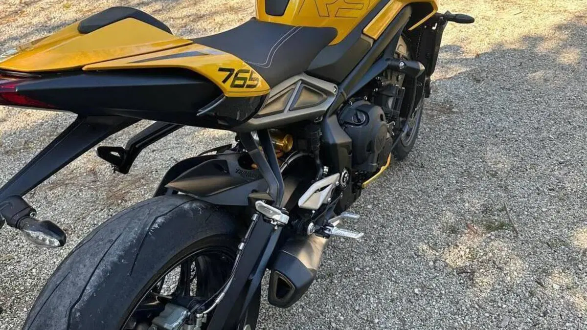 Triumph Street Triple 765 RS (2023 - 26)  (2)