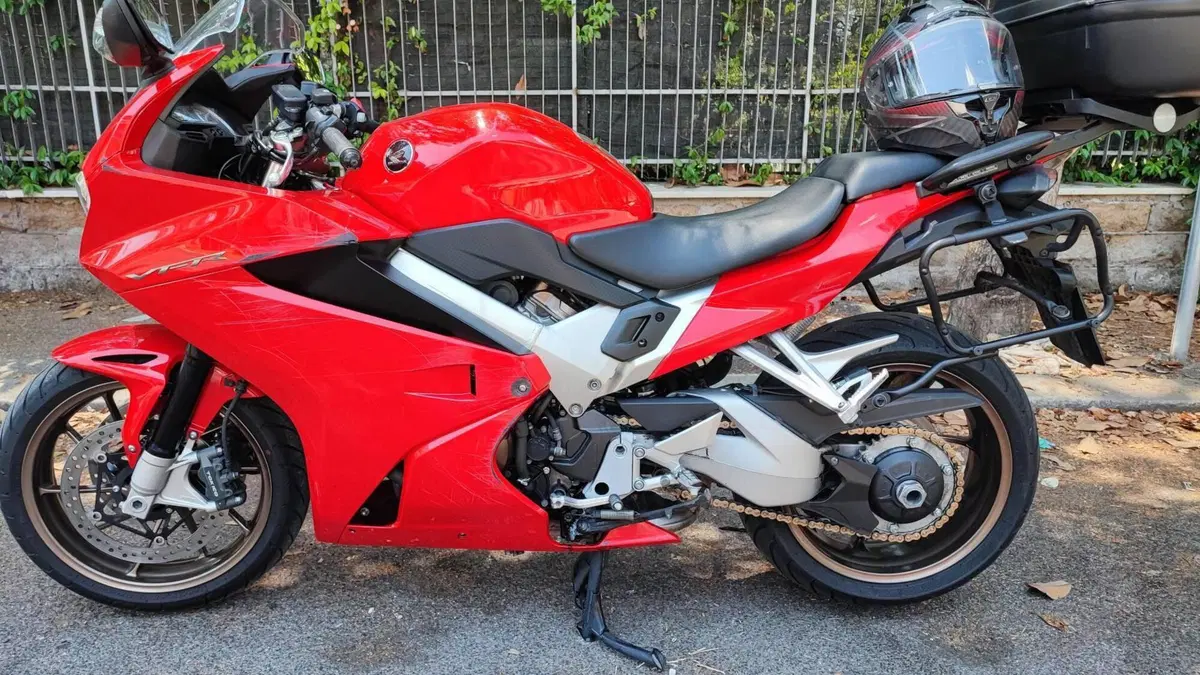 Honda VFR 800 F (2014 - 16) 