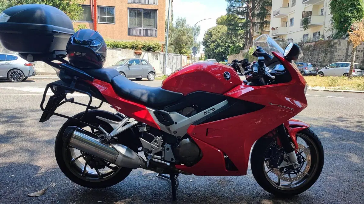 Honda VFR 800 F (2014 - 16)  (2)