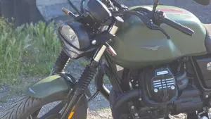 Moto Guzzi V7 Stone Ten (2024 - 25)  (3)