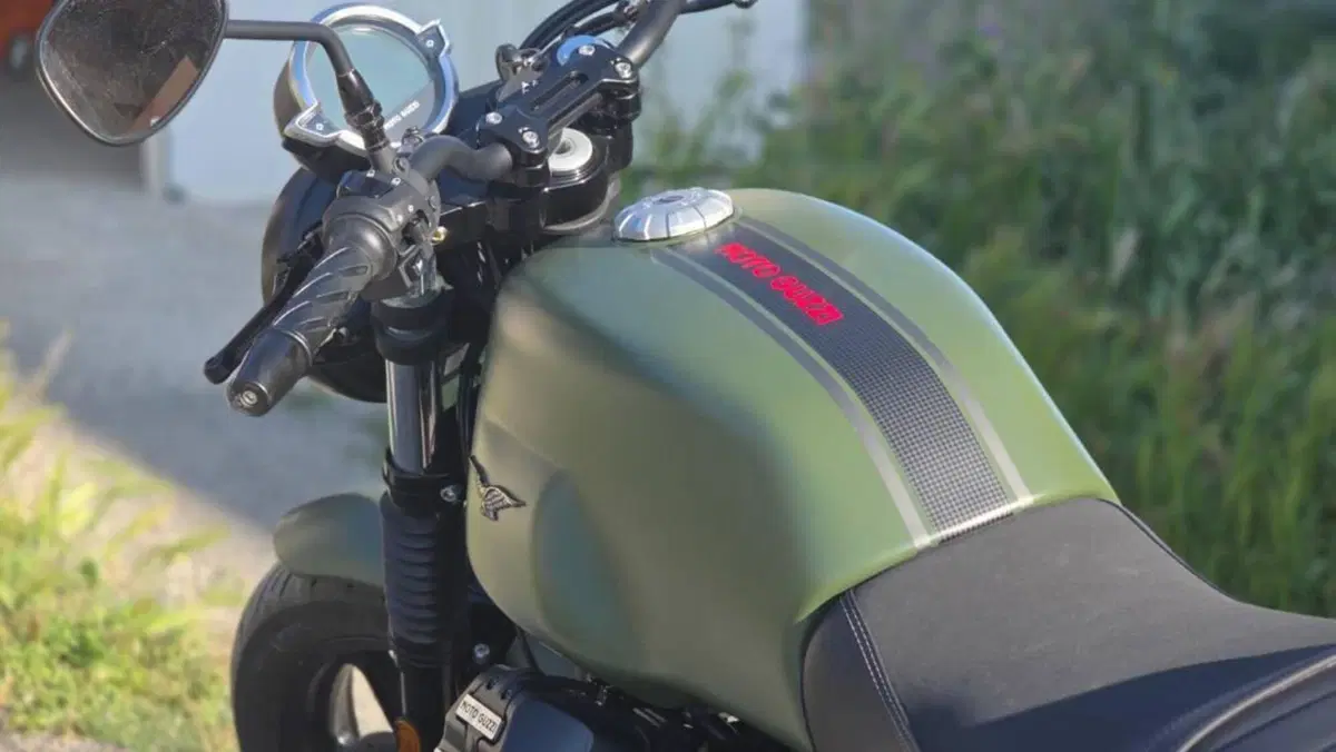 Moto Guzzi V7 Stone Ten (2024 - 25)  (4)