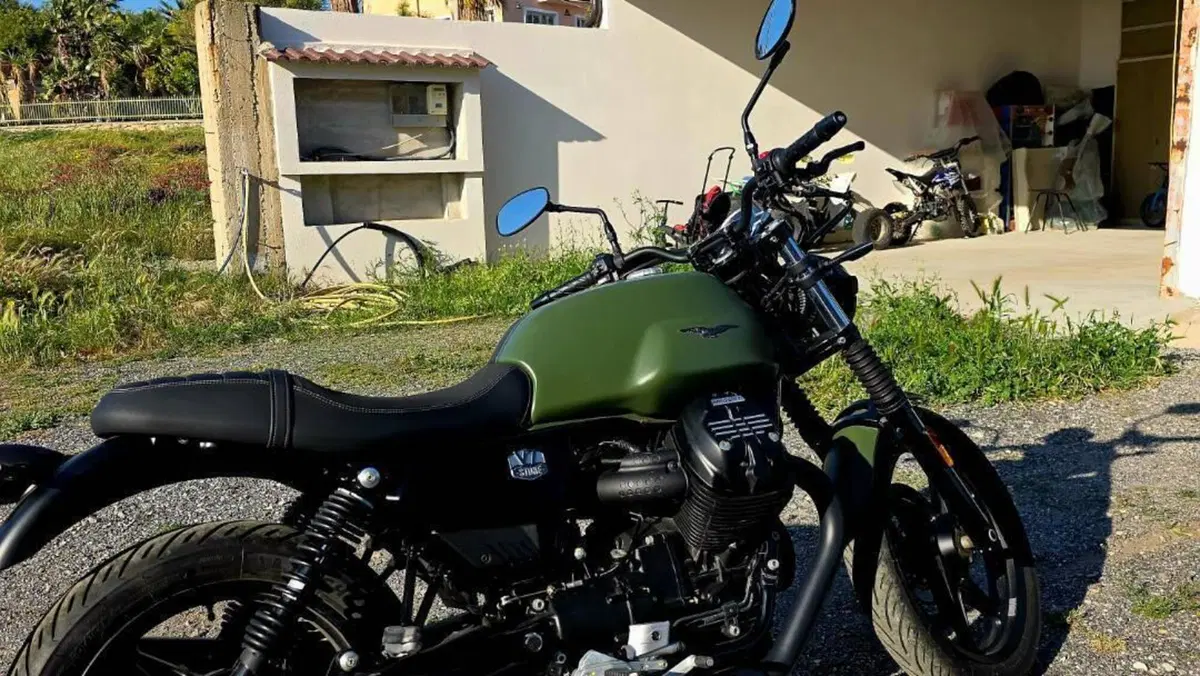 Moto Guzzi V7 Stone Ten (2024 - 25)  (8)