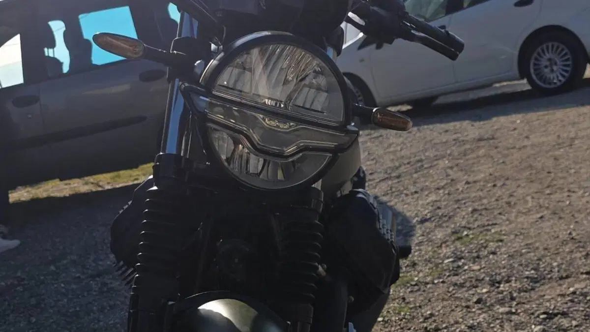 Moto Guzzi V7 Stone Ten (2024 - 25)  (9)
