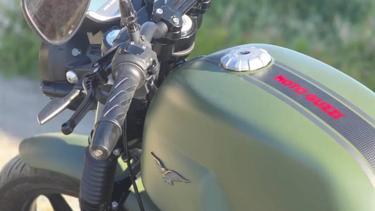 Moto Guzzi V7 Stone Ten (2024 - 25)  (11)