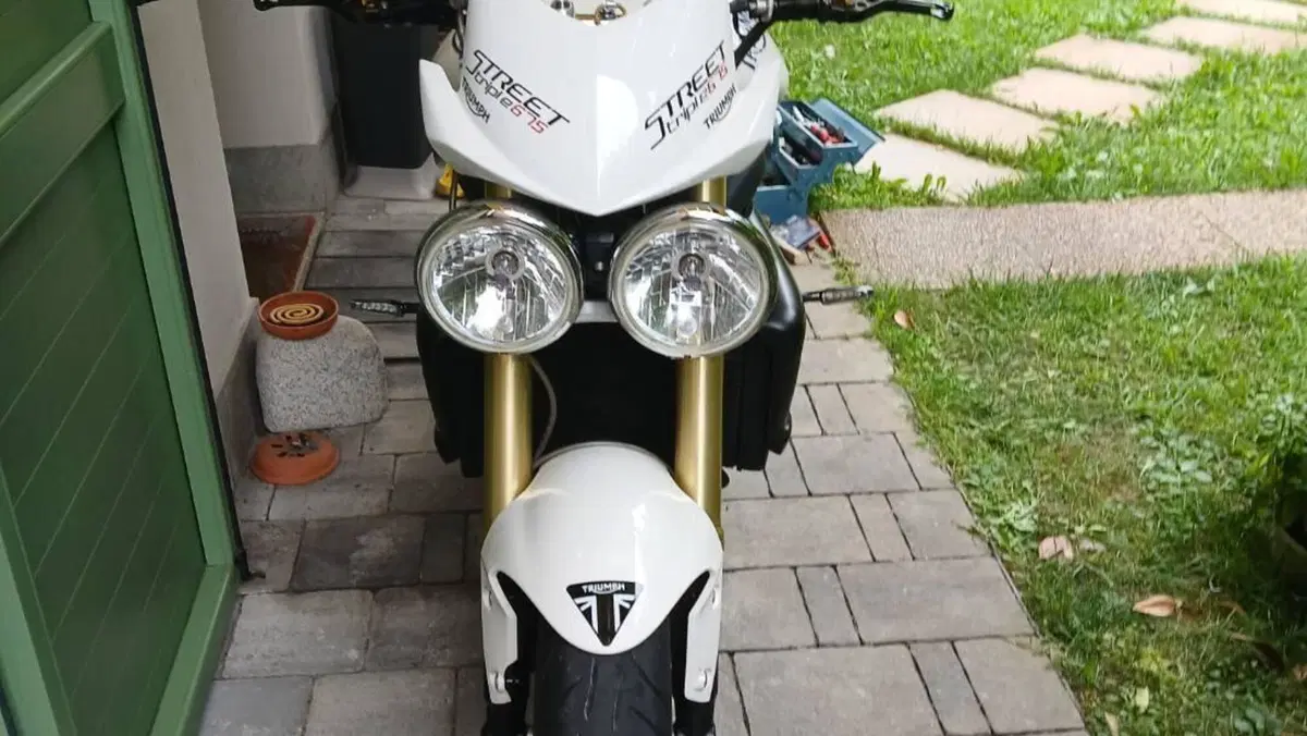 Triumph Street Triple (2007 - 12)  (2)