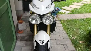 Triumph Street Triple (2007 - 12)  (2)