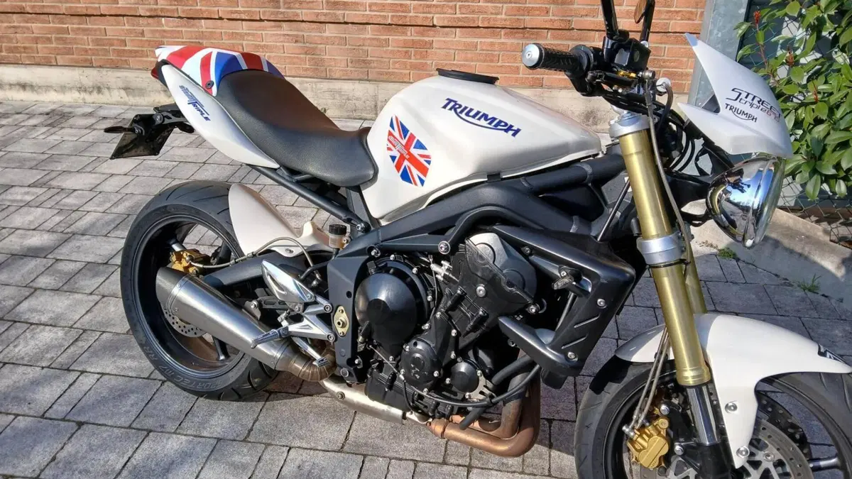 Triumph Street Triple (2007 - 12)  (4)