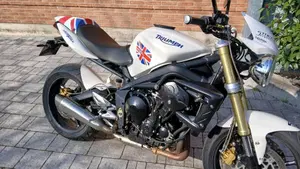 Triumph Street Triple (2007 - 12)  (4)