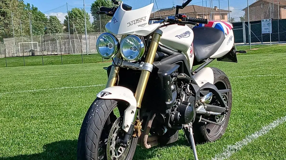 Triumph Street Triple (2007 - 12)  (5)