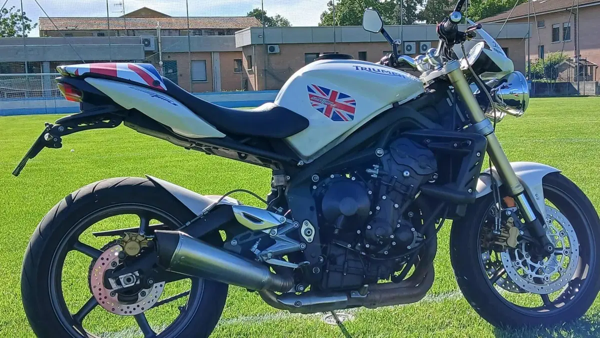 Triumph Street Triple (2007 - 12)  (6)