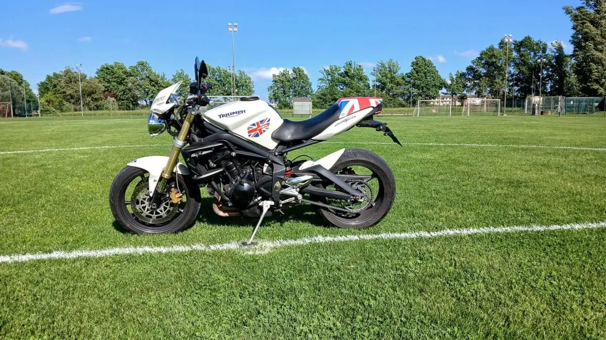 Triumph Street Triple (2007 - 12)  (8)