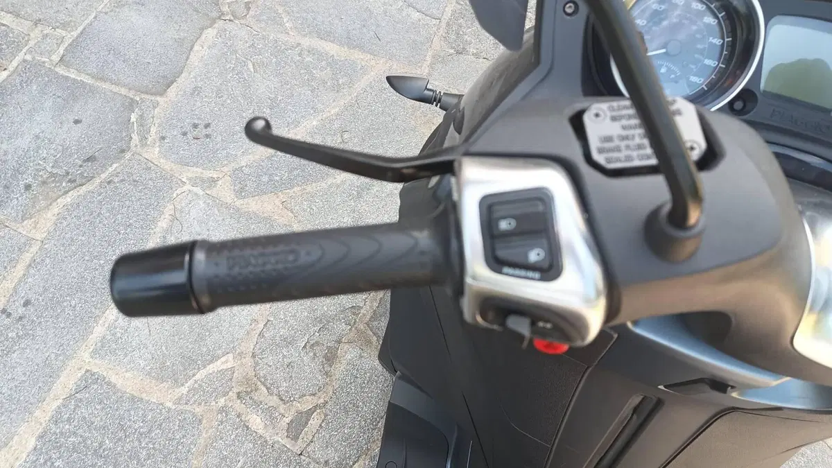 Piaggio MP3 300 ABS Hpe (2021 - 24)  (4)