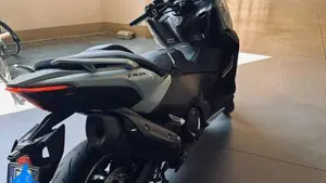 Yamaha T-Max 560 Tech Max (2025 - 26)  (2)