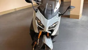 Yamaha T-Max 560 Tech Max (2025 - 26)  (4)