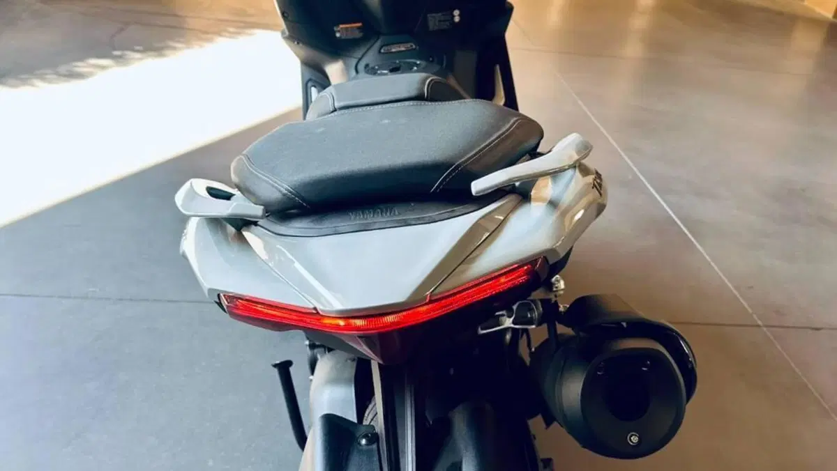 Yamaha T-Max 560 Tech Max (2025 - 26)  (5)