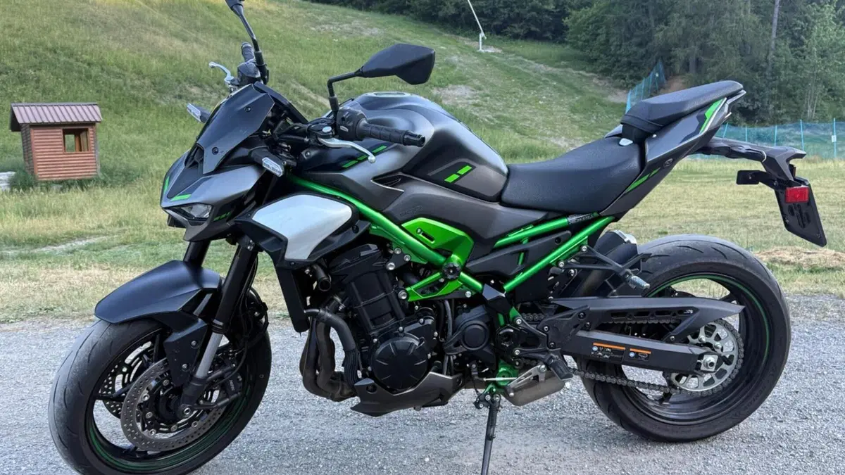 Kawasaki Z 900 A2 (2025 - 26)  (2)