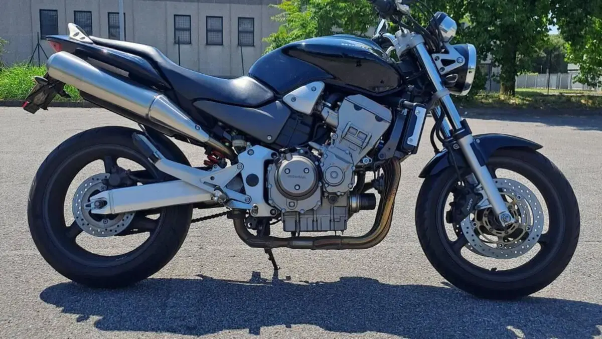 Honda Hornet 900  (3)