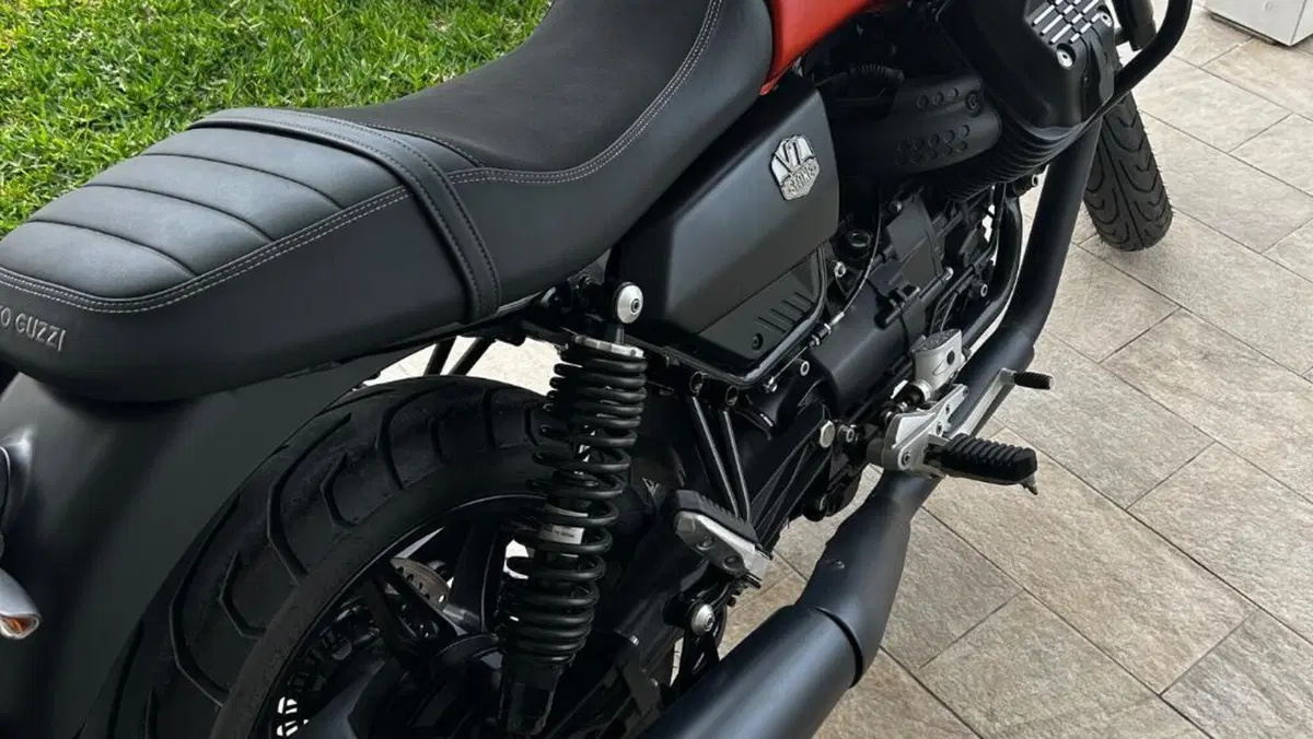 Moto Guzzi V7 850 Stone Special Abs (2021)  (2)