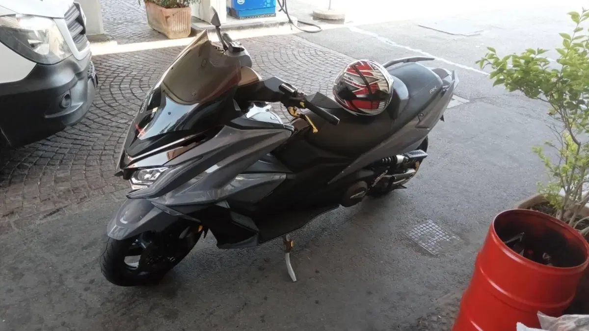 Kymco AK 550 (2017 - 19)  (2)