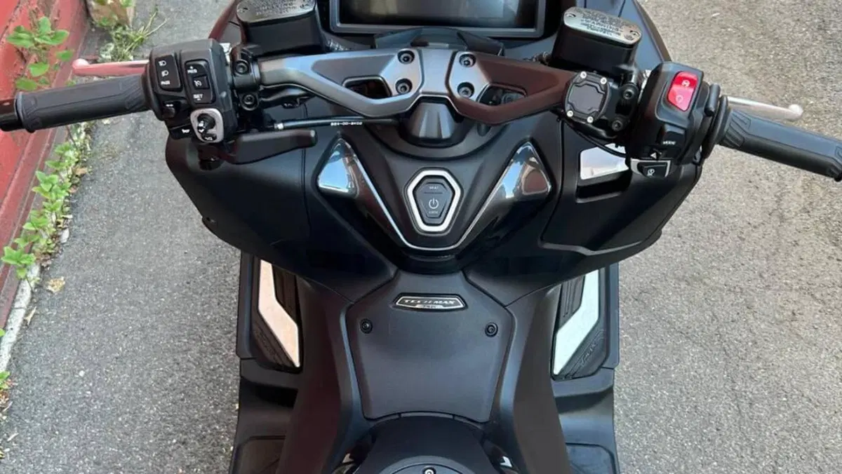 Yamaha T-Max 560 Tech Max (2022 - 24)  (8)