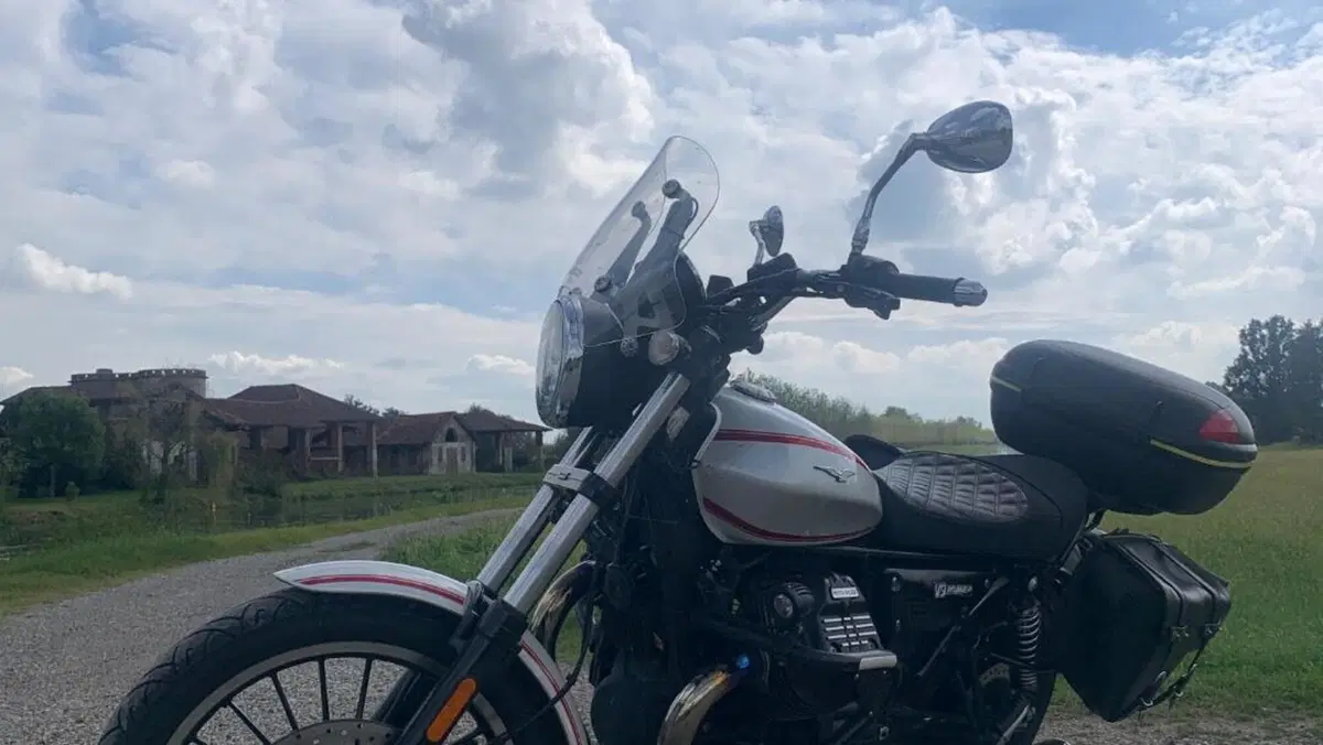 Moto Guzzi V9 Roamer (2016 - 18)  (4)