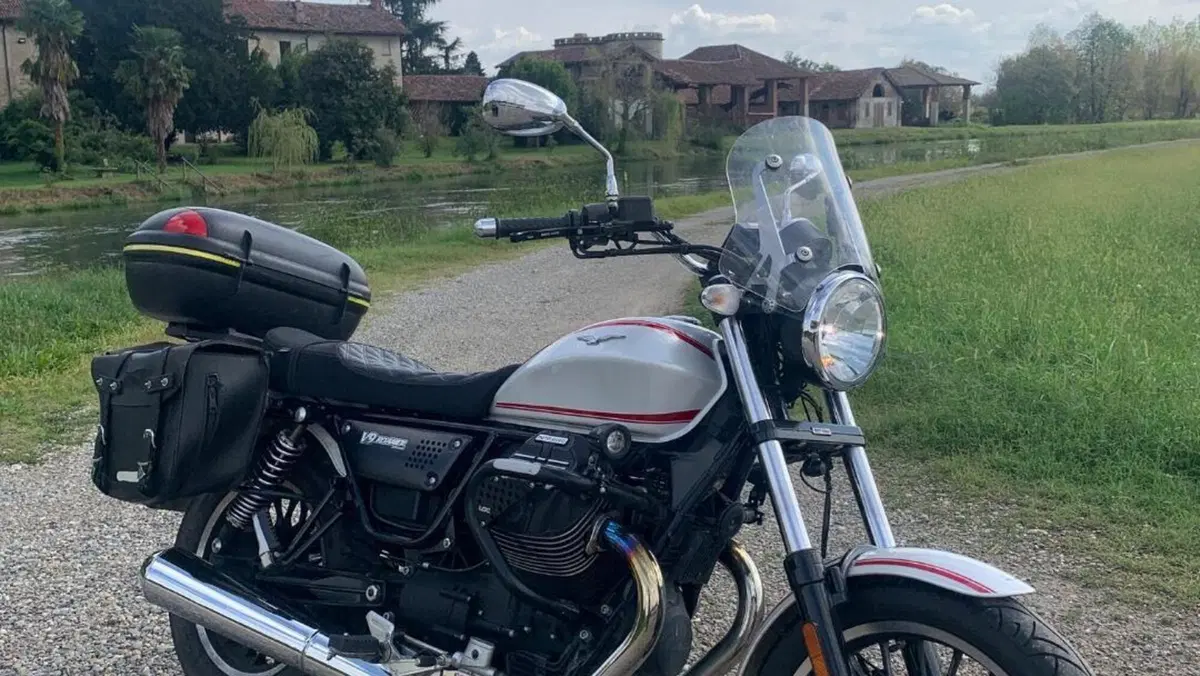 Moto Guzzi V9 Roamer (2016 - 18)  (5)