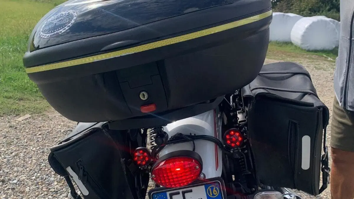 Moto Guzzi V9 Roamer (2016 - 18)  (7)