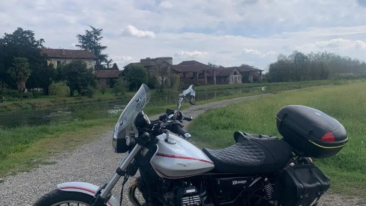 Moto Guzzi V9 Roamer (2016 - 18)  (8)