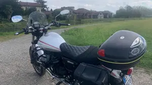 Moto Guzzi V9 Roamer (2016 - 18)  (9)