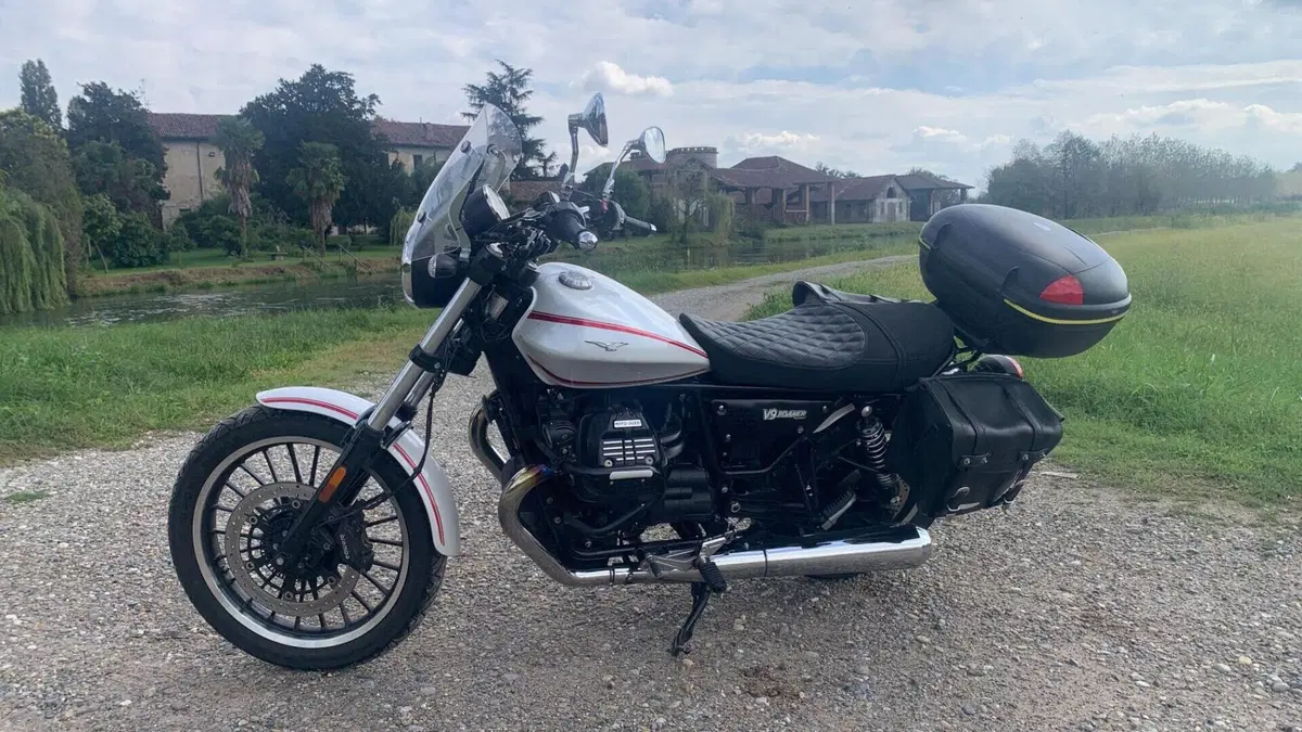 Moto Guzzi V9 Roamer (2016 - 18)  (10)