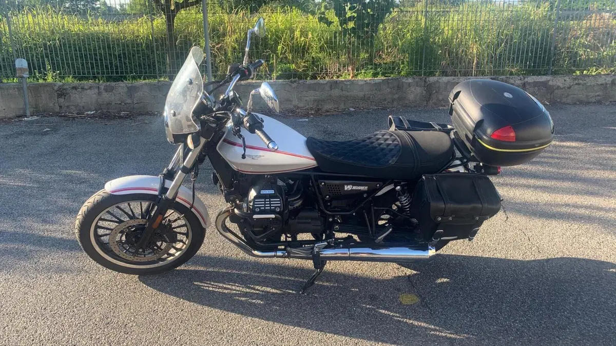 Moto Guzzi V9 Roamer (2016 - 18)  (14)