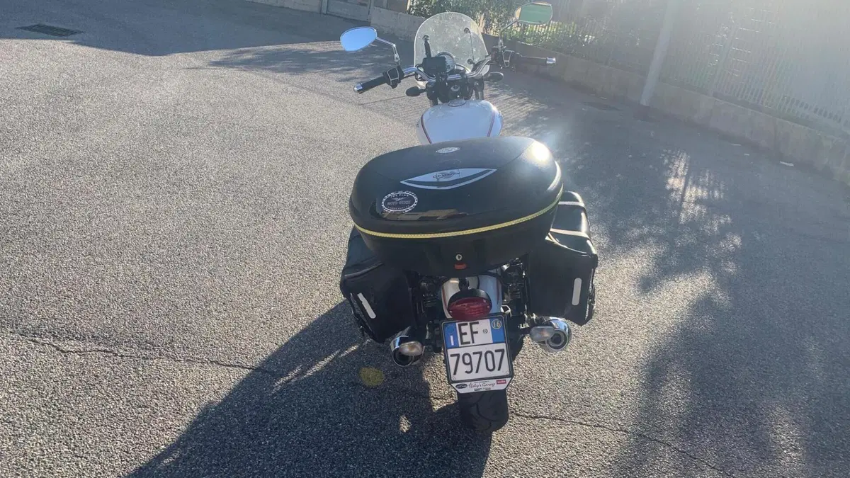 Moto Guzzi V9 Roamer (2016 - 18)  (15)