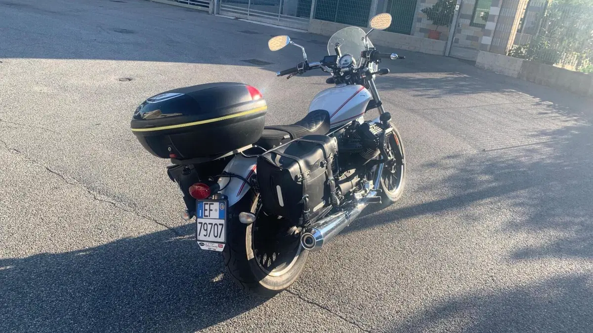 Moto Guzzi V9 Roamer (2016 - 18)  (16)
